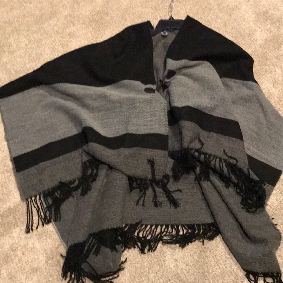 Women’s shawl - Picture 2 of 2